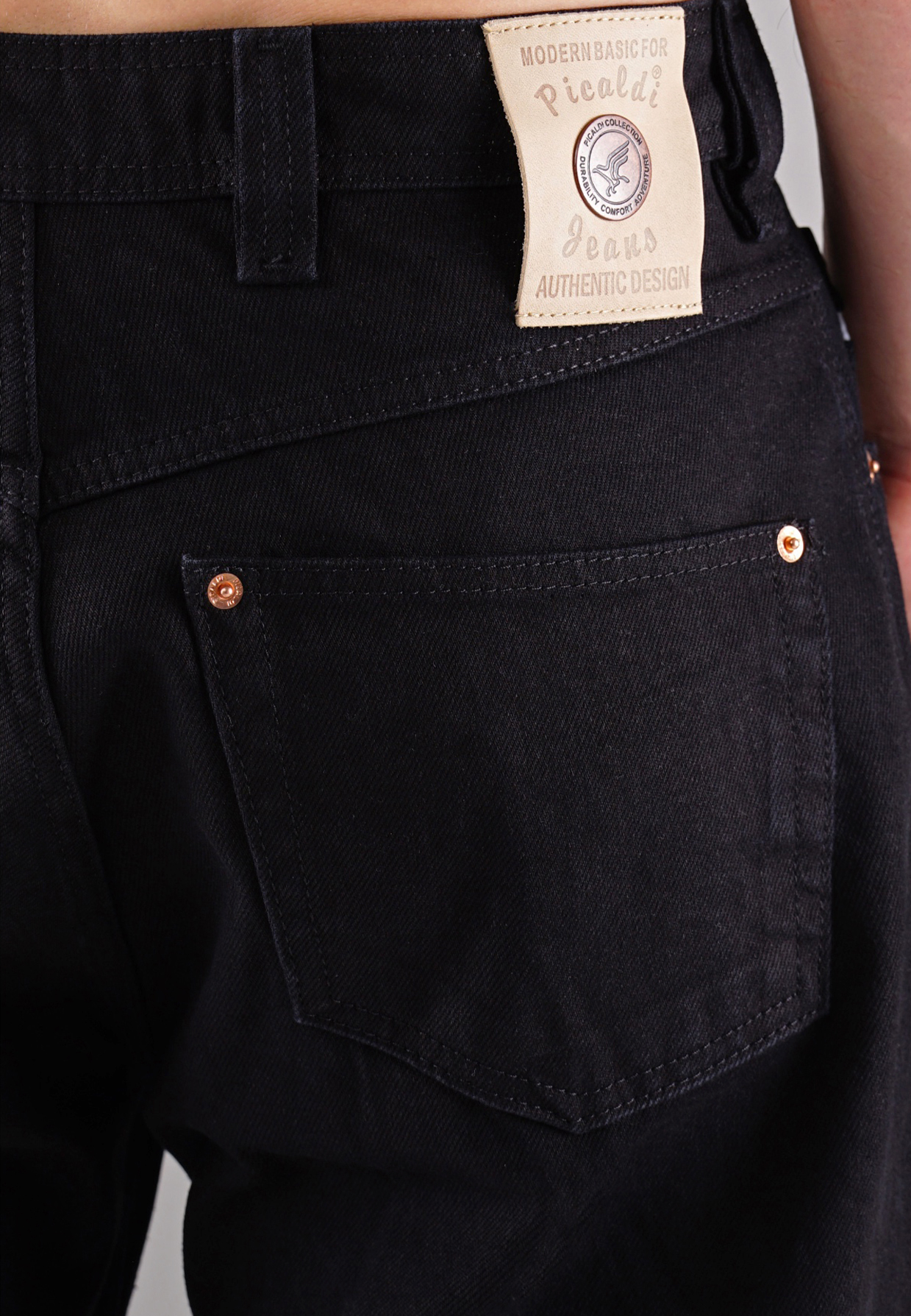 Picaldi Zicco 472 Black Herrenjeans – Relaxed-Karottenschnitt in Raw Black Picaldi Zicco 472 Black Herrenjeans – Relaxed-Karottenschnitt in Raw Black W46-L32
